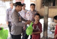 Ultah Bhayangkara ke-80, Polsek Praya Timur Salurkan Bantuan Sosial