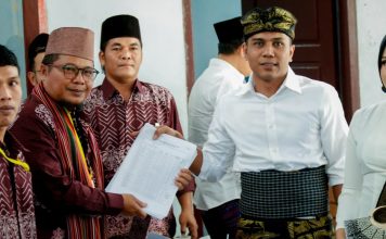 Masyarakat Tumpah Ruah Mengantarkan Zulkipli Daftar Sebagai Calon Kades Langko